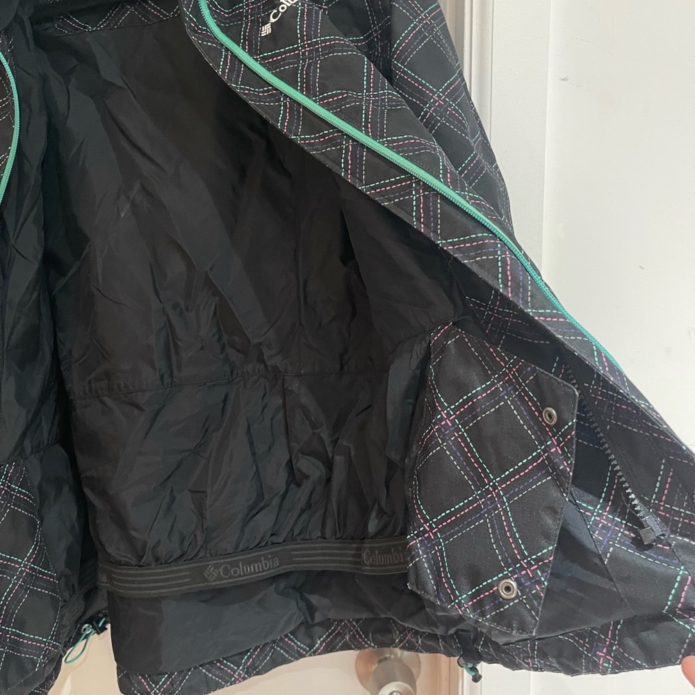 Columbia Women's Black Plaid Ski Jacket with Green Zipper - Picture 4 of 8